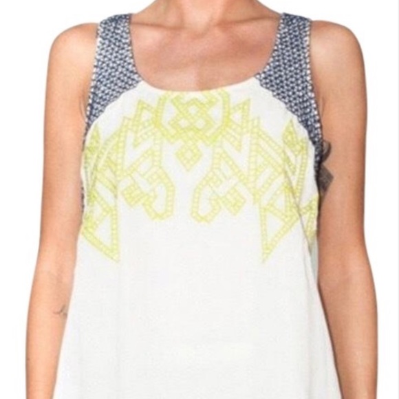 Beautiful top - Picture 2 of 6